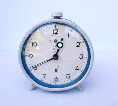 Wunderschöner retro wecker - wunderschöner,