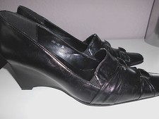 Neuer, extravaganter Damenlederpumps, schwarz mit Keilabsatz Gr. 36,5