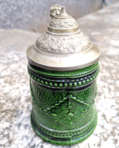 Kleiner bierkrug mit - kleiner, deckel
