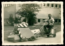 Kleine Kehrmaschine - 1960er - Reinigungsfahrzeug KFZ Baumaschine - Foto 10x7cm