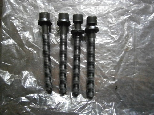 Zylinderkopfschrauben für - 4,