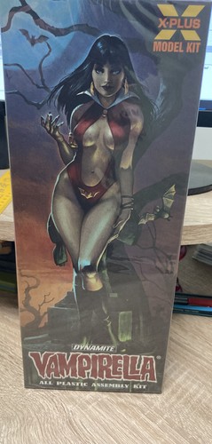 Vampirella plastic model - vampirella, 1:8