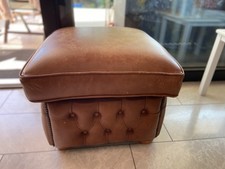 Echtleder Hocker/Sitzkasten/Ottoman/Fußhocker im Chesterfield Stil. 