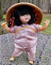 Schlenker Puppe mit Spitz Stroh Hut aus China - aus Plastik + Stoff 25cm Sammler