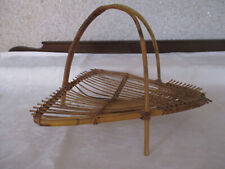 alter Tischkorb, Obstkorb, Weidengeflecht dreieckig, 3 Füße, Retro 60er Jahre