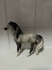 Breyer  Modelpferd Classic Mustang  Modelpferd Schimmel