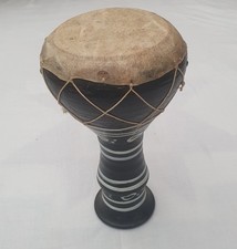 Hand/Fingertrommel. Afrikaner?