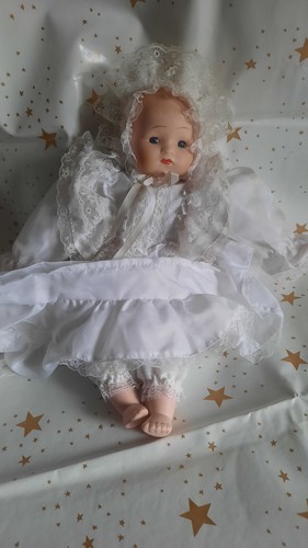 Puppe mit taufkleid von - von, 1980