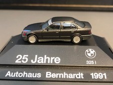 BMW 325 i 25 Jahre Autohaus Bernhardt 1991 Modellauto 1:87, BMW-Vitrine u Karton