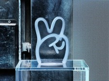 Ikea Art Event James Jarvis: Peace Zeichen Kristallglas Kunst Figur Statue Figur