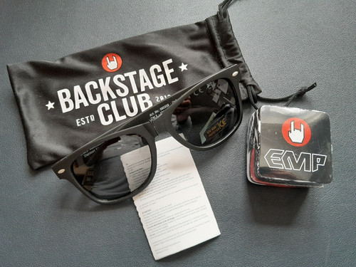 Sonnenbrille und handtuch - und, vom