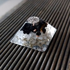 Orgonit Pyramide mini, mit Baum des Lebens, Edelsteine Schutz Shungit Orgon (05)