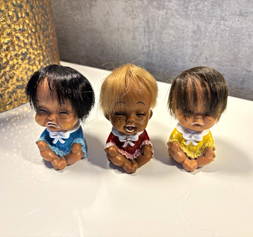 Puppenfiguren sitzend - 3x,