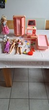 4 Barbies mit Möbel Schlafzimmer und Zubehör, Vintage, bespielter Zustand