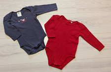 2 Bodys *** Baby Kind Mädchen rot lila Katzen Langarm Body *** Gr. 74 80