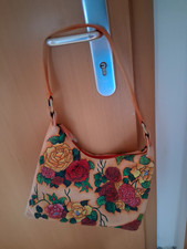 Damentasche mit Blumenmuster