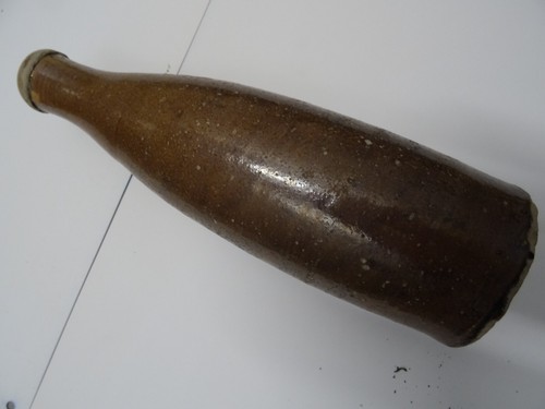 Uralte ton steingutflasche - /,