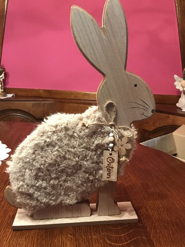 Osterhase sitzend holz textil - sitzend,