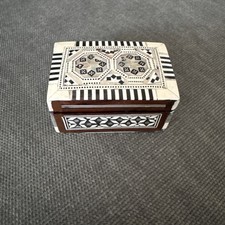 Kästchen Schmuckschatulle Holz mit  Perlmutt Intarsien