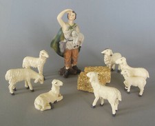 Hirte schauend + 6 Schafe + 2