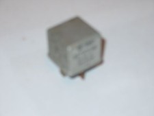 Relais Motor Steuergerät VW T2 T3 Multivan Caravelle 2.1 l 87 95 MV SR 867906381