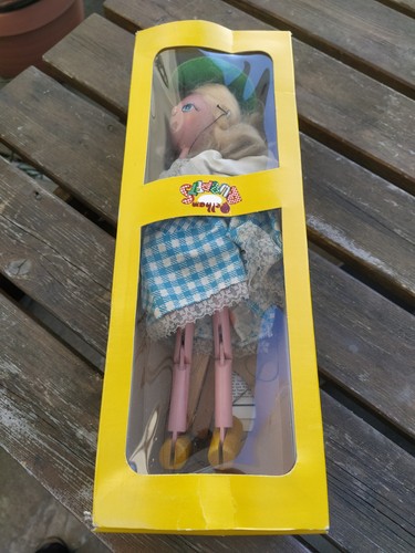 Pelham puppets marlborough - pelham,