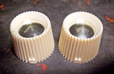 2 schöne Radio-Knöpfe 