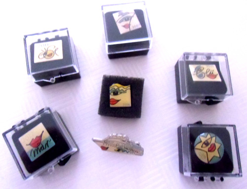 Konvolut aida pins - pins, 7