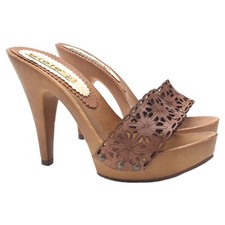 Clogs With 100% Leather Strap