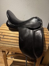 Euroriding Opal Dressursattel Größe 18 Zoll Sattel mittel weite 31 er Kammer