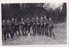 Foto - Soldaten mit Stahlhelm