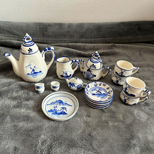 Hand blue miniatur - hand-blue,