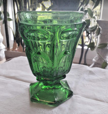 Pressglas antik,grün,dekoratives Muster,mit Fuss