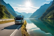 Wandbild: Wohnmobil auf der