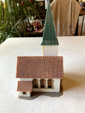 Kirche mit Turmspitze - Eisenbahn - Spur H0 - weiß - Ziegeldach - 11 x 11 x 21