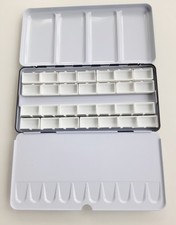 LEERE AQUARELLFARBENPALETTE *