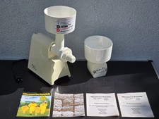 Messerschmidt Getreidemühle + Flocken Bar + Motor / Antrieb neuwertiger Zustand