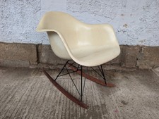 Charles Eames Fiberglas Stuhl