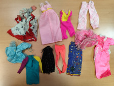 Konvolut Kleidung Klamotten Barbie Puppe Mattel  Figur Barbiepuppe MK4