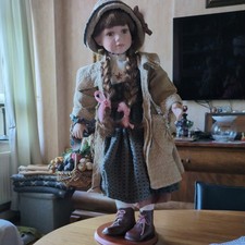 Künstler-Sammler- Porzellanpuppe Adelie Creation Paris, 68 cm mit Puppenständer 