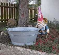 Alte Zinkwanne oval mit