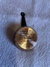 Friesengeist Pfännchen zum Abdeckeln der Flamme nach dem Anzünden mit SPRUCH Oma