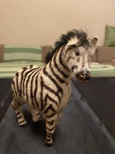 Besonderes Dekostofftier Zebra, echtes Fell