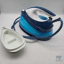 Philips Domestic Appliances PerfectCare Compact. Mehrere Kratzer auf dem Gerät.