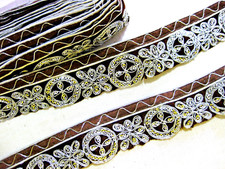 Samt-Borte mit Bogenkante