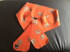 Kuscheliger Fleece Schal von Jack Wolfskin, Tatzen, Pfoten, ocker, 1.35 lang