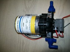 12 V Wasserpume Schurflow/ Lilie  Druckwassermembranpumpe 1,4 bar