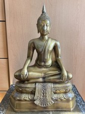 Große Buddha-Statue aus