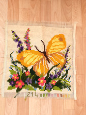 schöne fertig gestickte