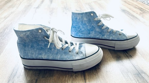 High top canvas sneaker von - top,